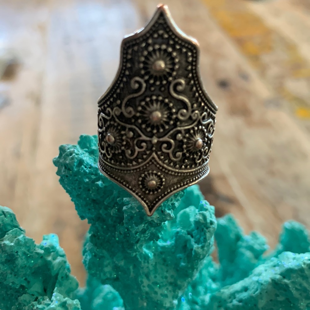 Free people ring adjustable but fits a 7 now preowned